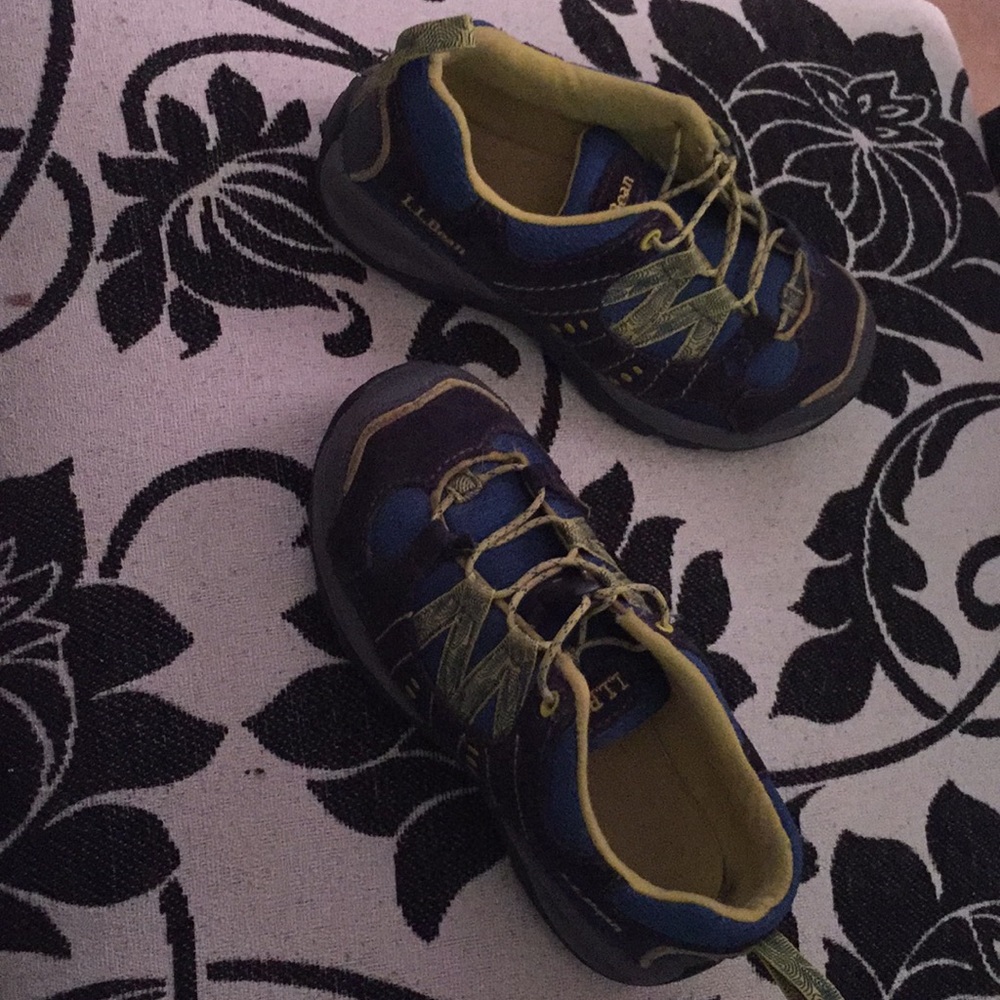 L.L. Bean tennis shoes size 1